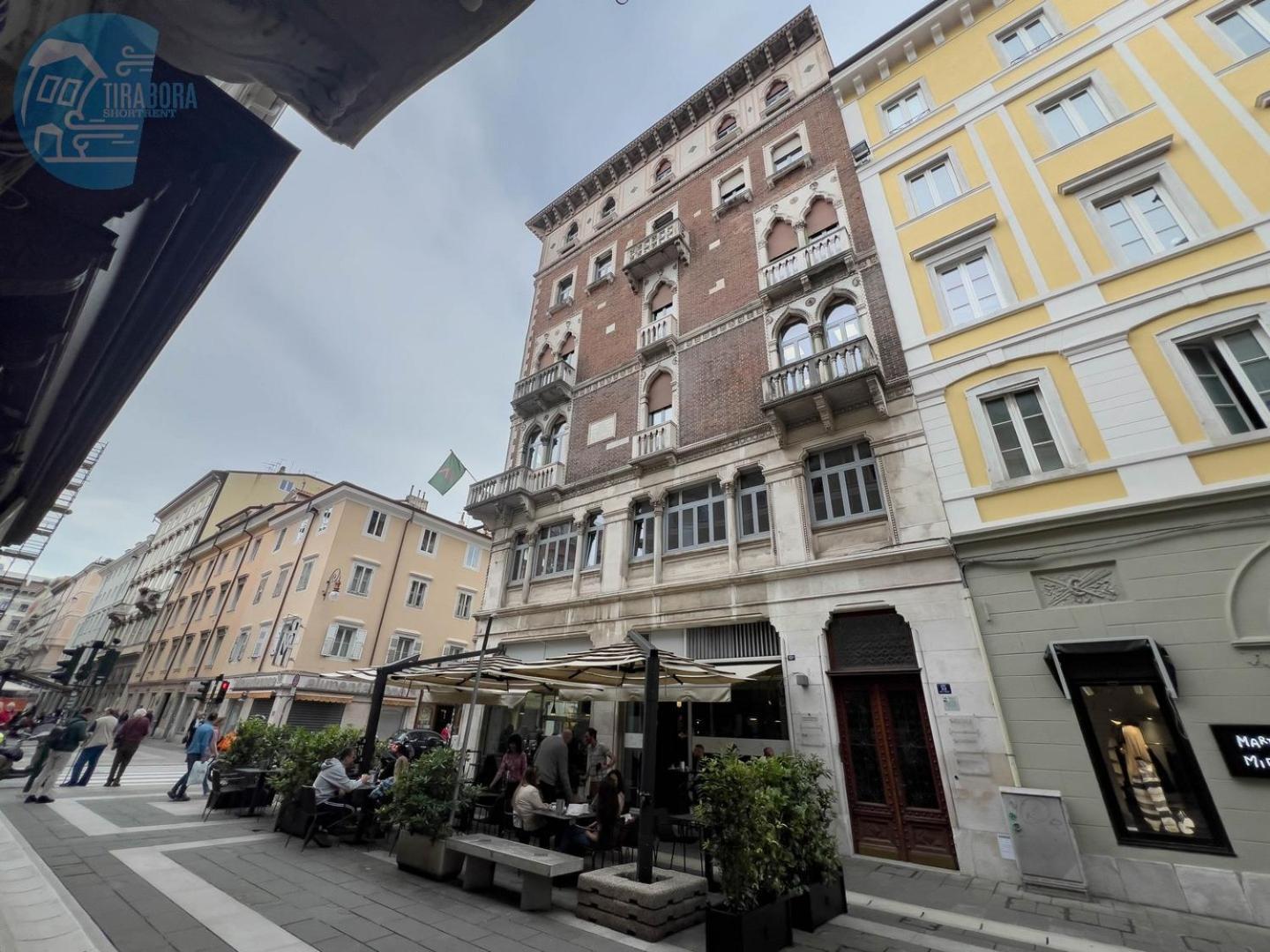 San Nicolo 14 Tirabora Short Rent Apartment ตรีเอสเต ภายนอก รูปภาพ
