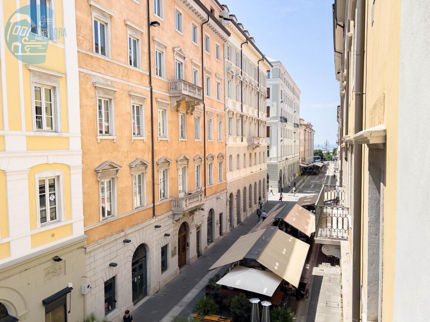 San Nicolo 14 Tirabora Short Rent Apartment ตรีเอสเต ภายนอก รูปภาพ