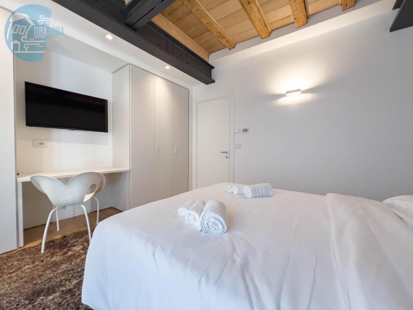 San Nicolo 14 Tirabora Short Rent Apartment ตรีเอสเต ภายนอก รูปภาพ